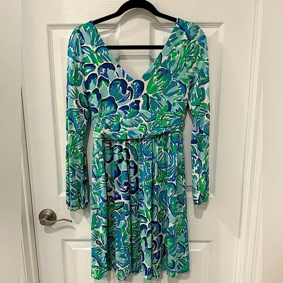 Lilly Pulitzer Fleur Dress Green and Blue
Agate Lazy River Large
EUC - Picture 2 of 5